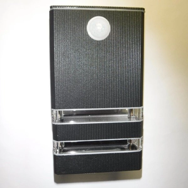 Elewacyjna Lampa RIO SENSOR z czujnikiem ruchu 7017