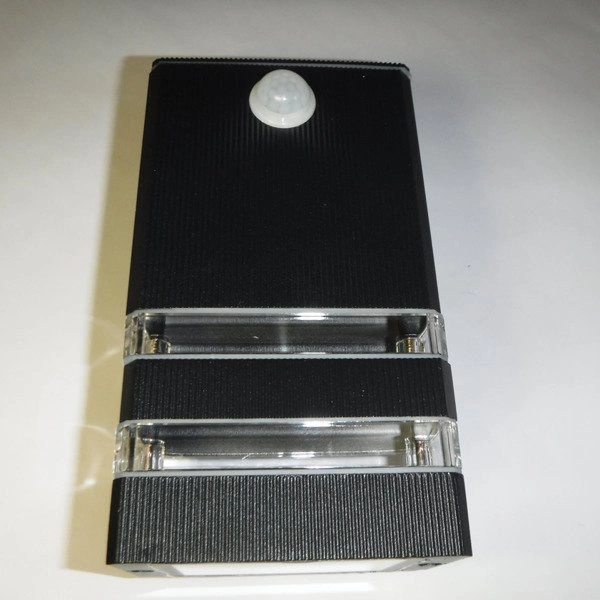 Elewacyjna Lampa RIO SENSOR z czujnikiem ruchu 7017